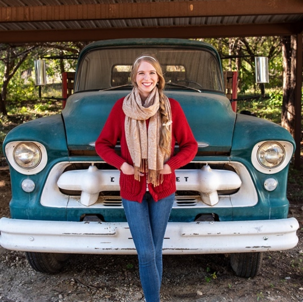 Meet your Posher, Caitlyn